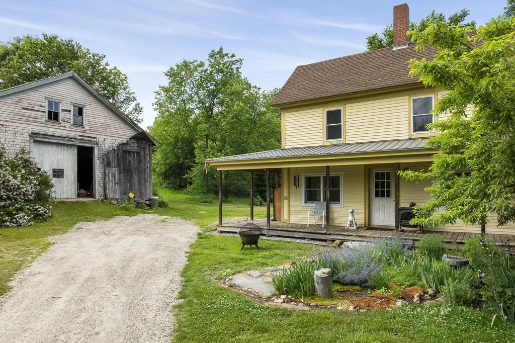 4 Taylor Loop Limington ME 04049