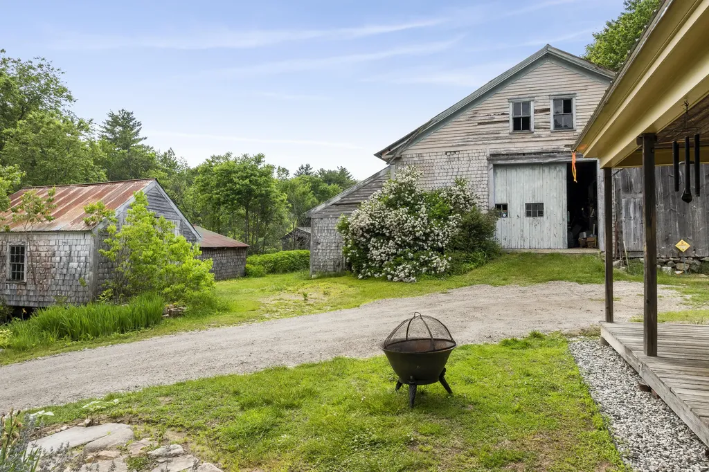 4 Taylor Loop Limington ME 04049
