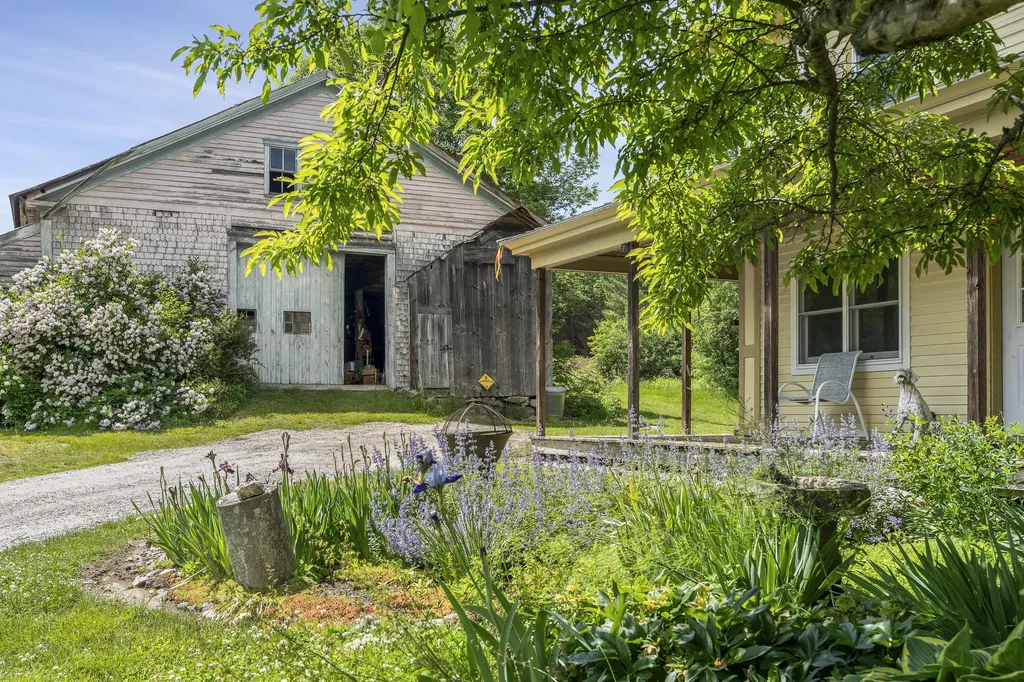 4 Taylor Loop Limington ME 04049