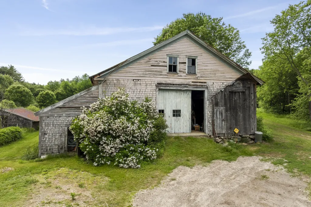4 Taylor Loop Limington ME 04049