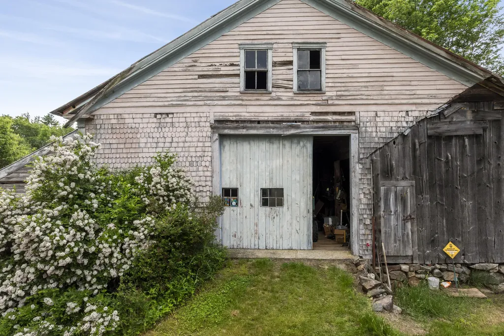 4 Taylor Loop Limington ME 04049
