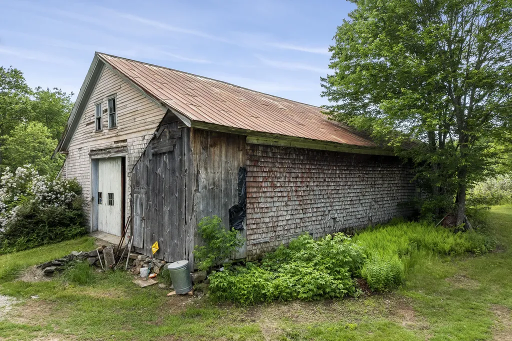 4 Taylor Loop Limington ME 04049