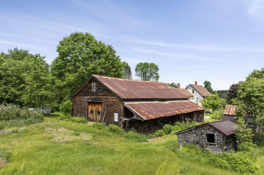 4 Taylor Loop Limington ME 04049