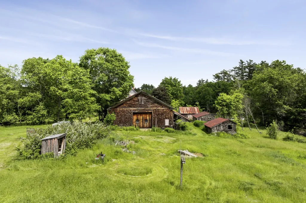 4 Taylor Loop Limington ME 04049
