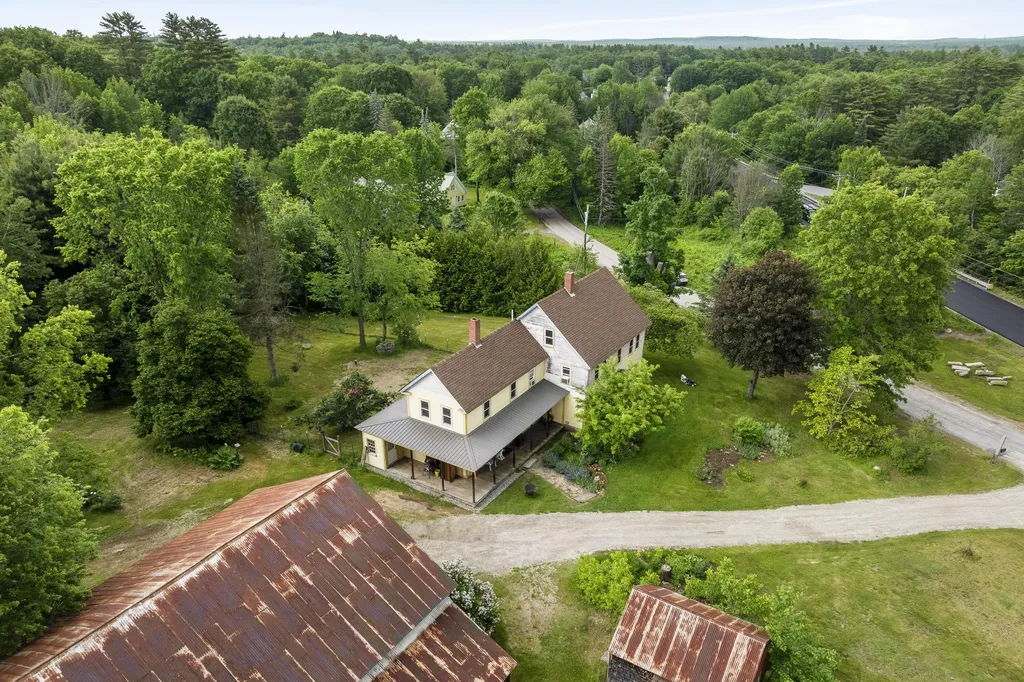 4 Taylor Loop Limington ME 04049