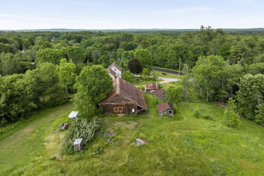 4 Taylor Loop Limington ME 04049