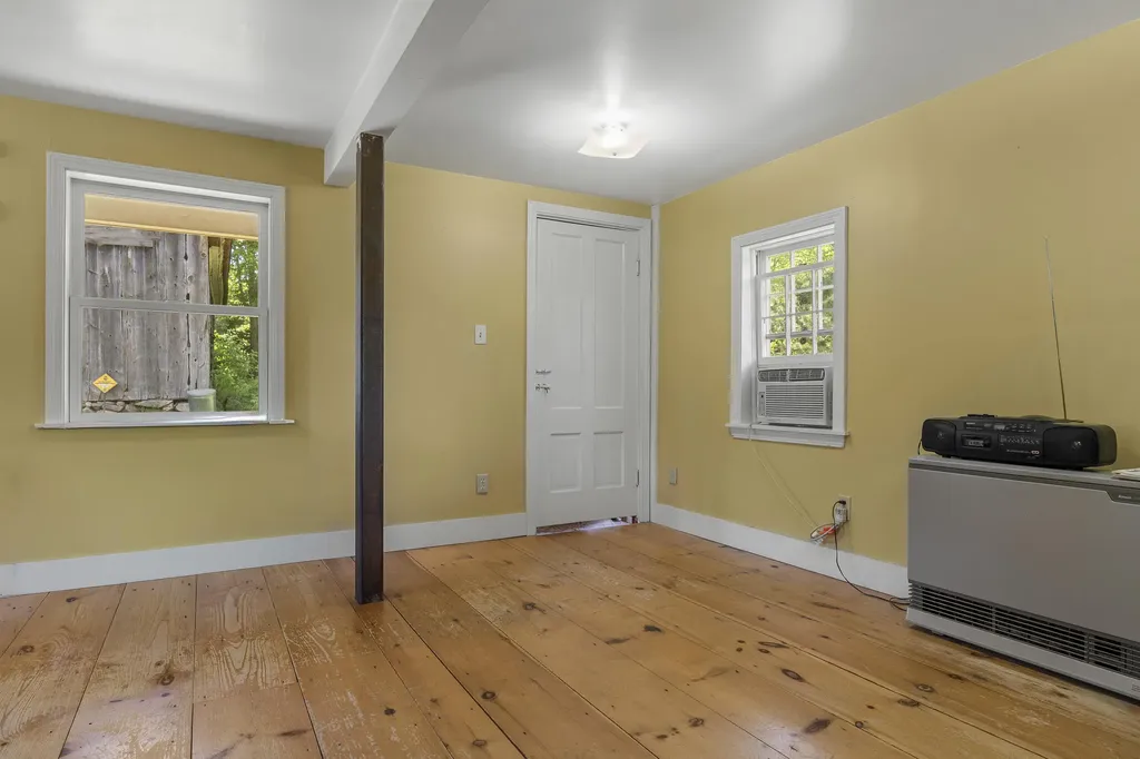 4 Taylor Loop Limington ME 04049