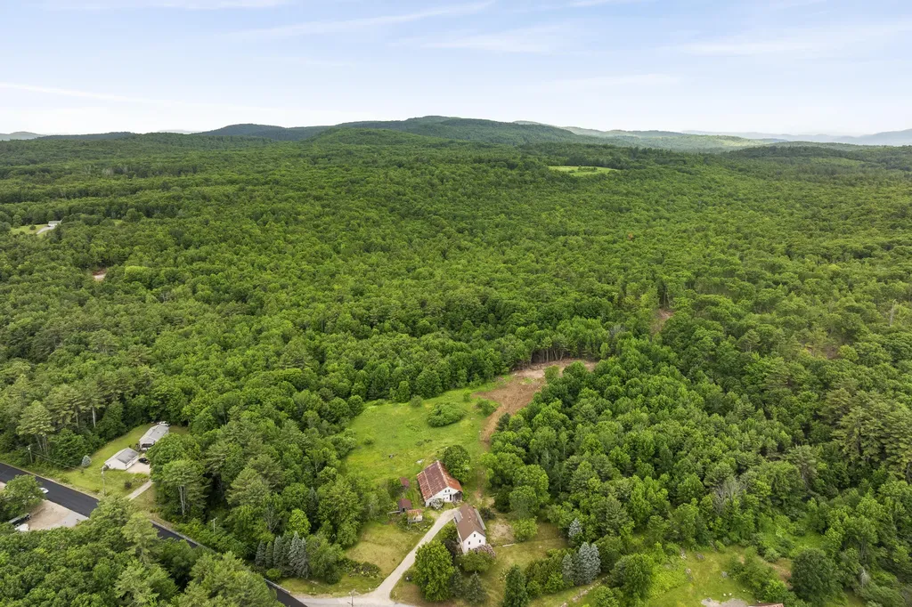 4 Taylor Loop Limington ME 04049