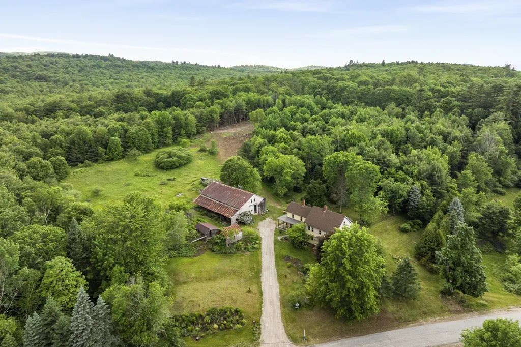 4 Taylor Loop Limington ME 04049