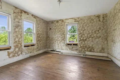 4 Taylor Loop Limington ME 04049