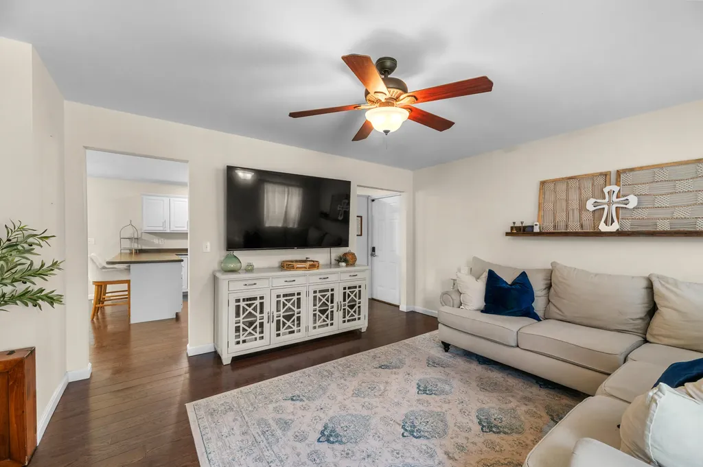 19 Hillcrest Street Hallowell ME 04347