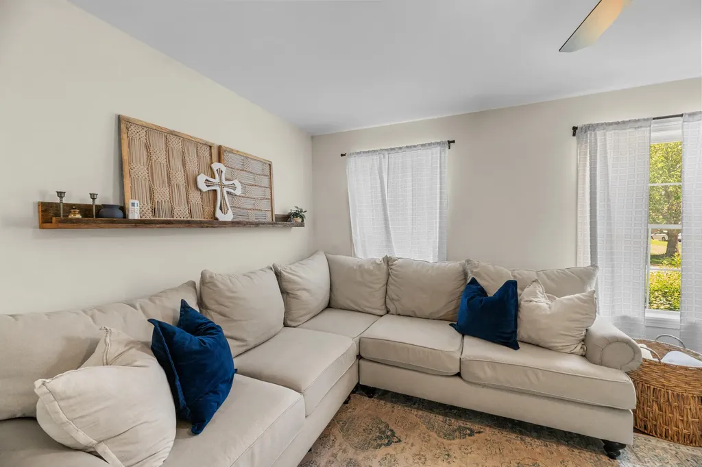 19 Hillcrest Street Hallowell ME 04347