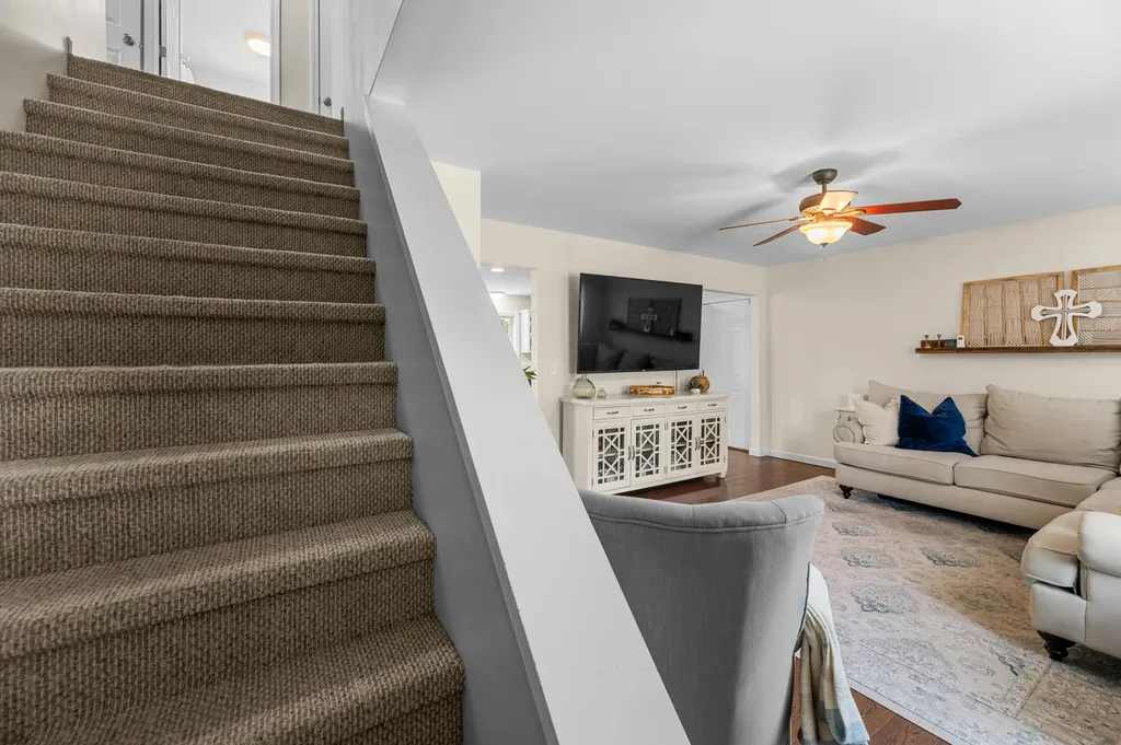 19 Hillcrest Street Hallowell ME 04347