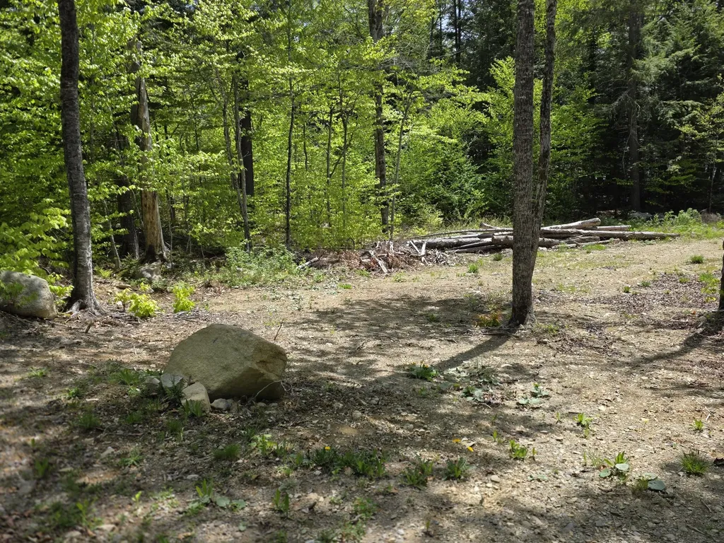 1.86 Lakeside Road T4 R3 Wels ME 04747