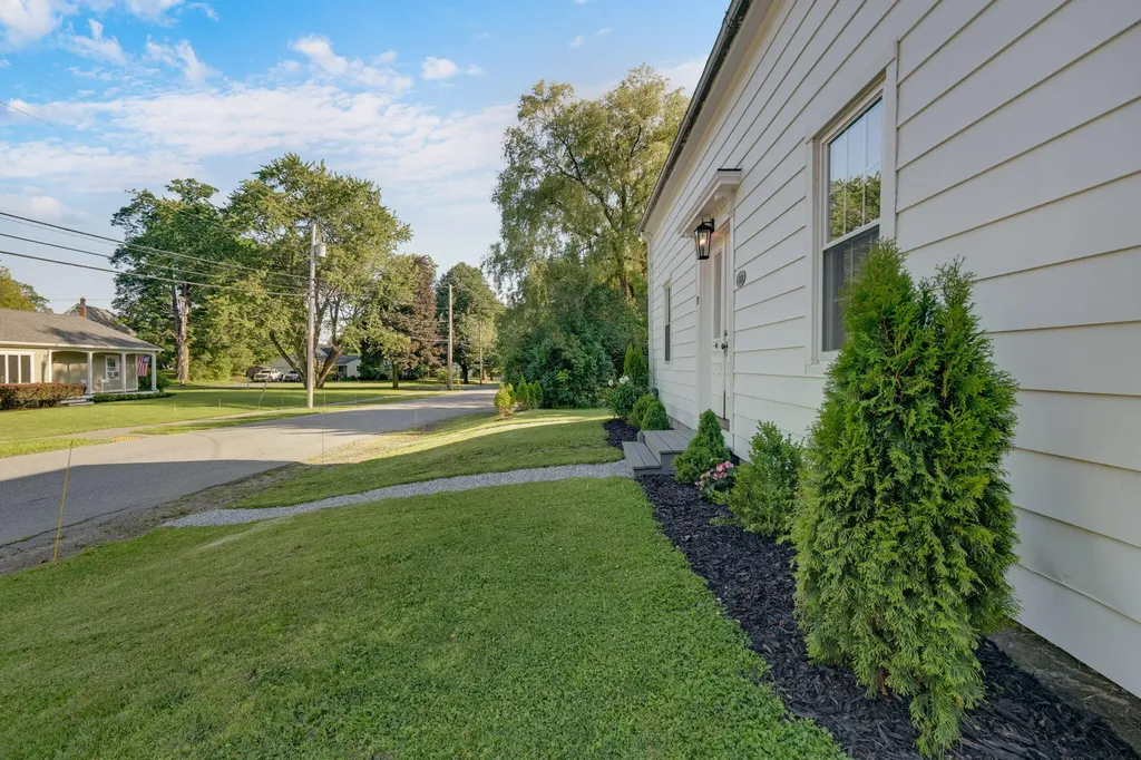 17 Green Street Thomaston ME 04861