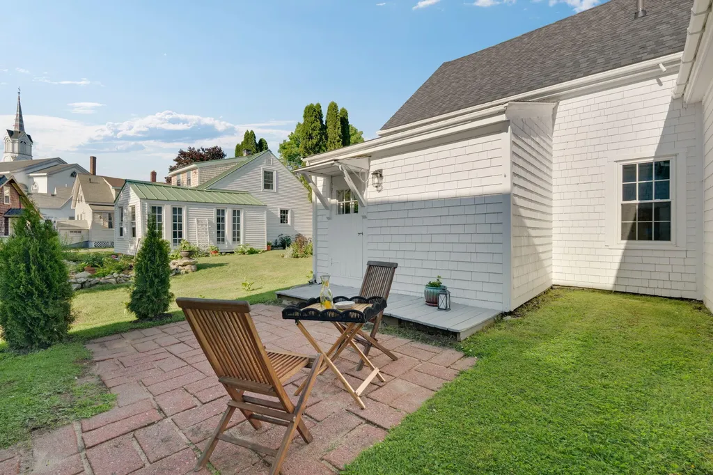 17 Green Street Thomaston ME 04861