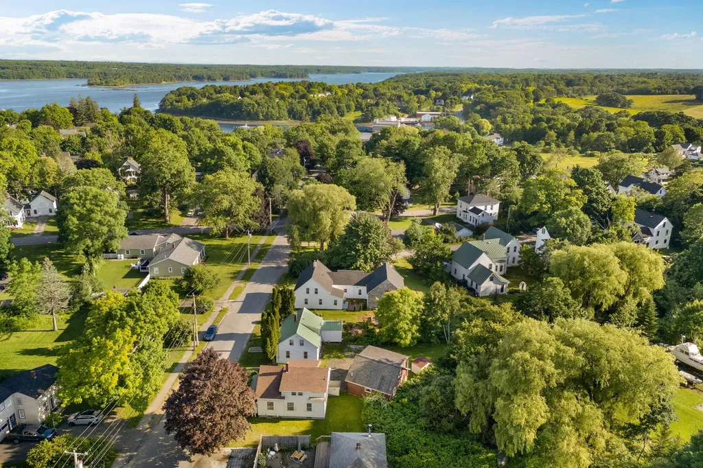 17 Green Street Thomaston ME 04861
