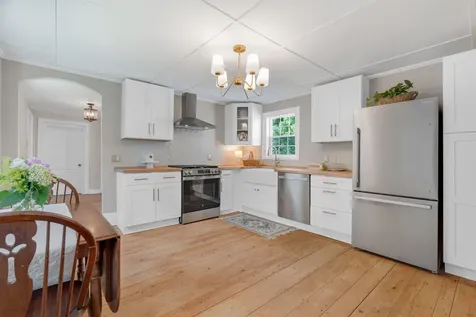 17 Green Street Thomaston ME 04861