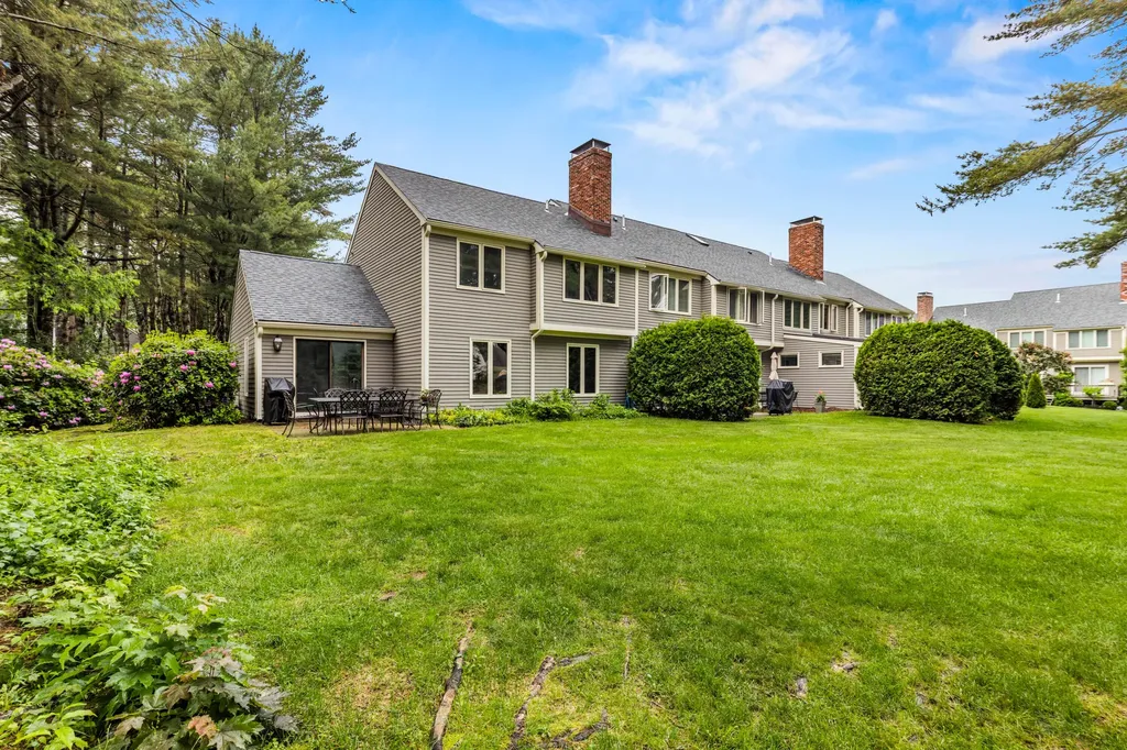 12 Foreside Common Falmouth ME 04105