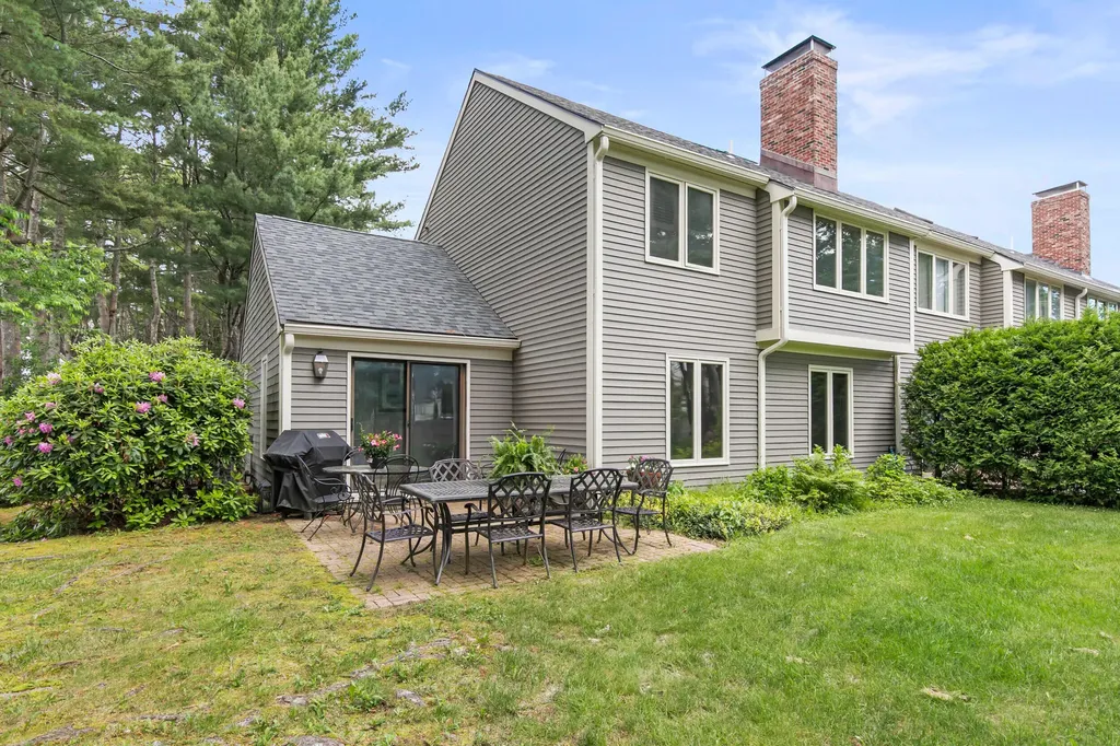 12 Foreside Common Falmouth ME 04105
