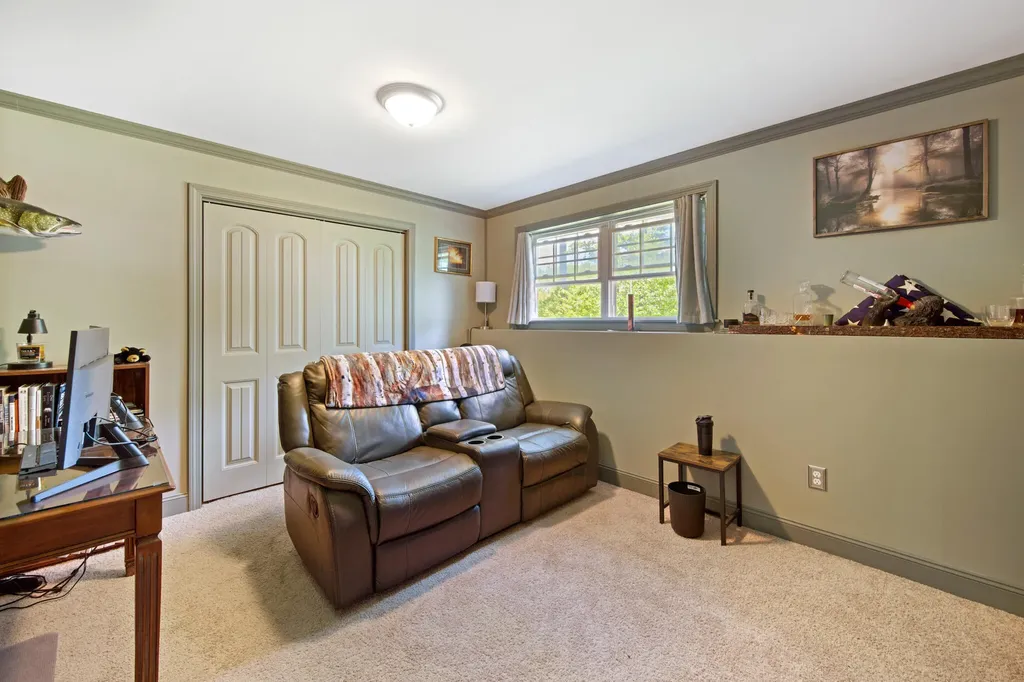 29 Merritt Drive Orono ME 04473