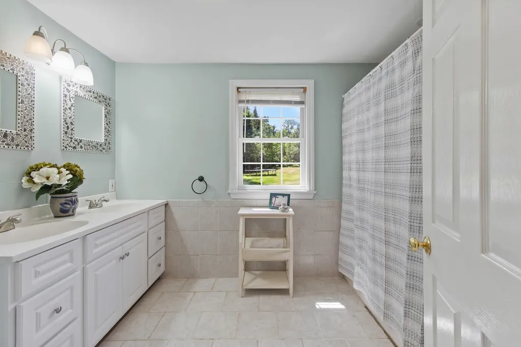 106 Fernald Road Poland ME 04274