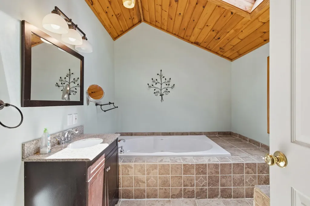 106 Fernald Road Poland ME 04274