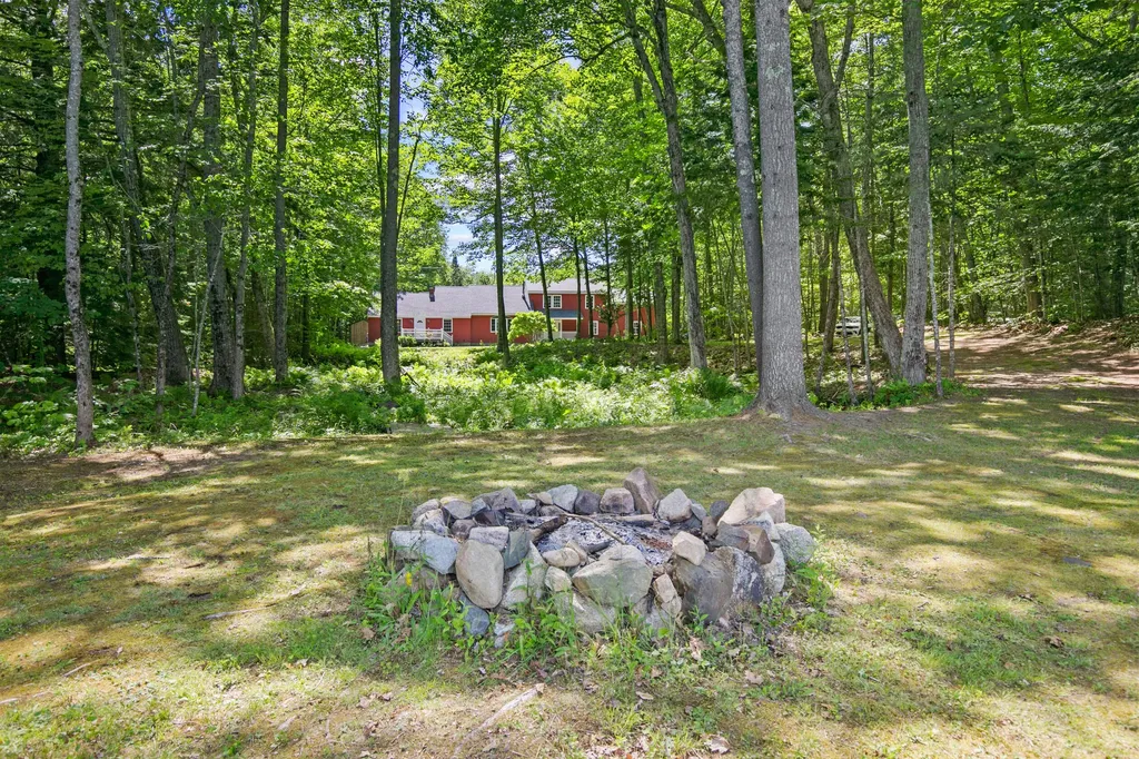 106 Fernald Road Poland ME 04274