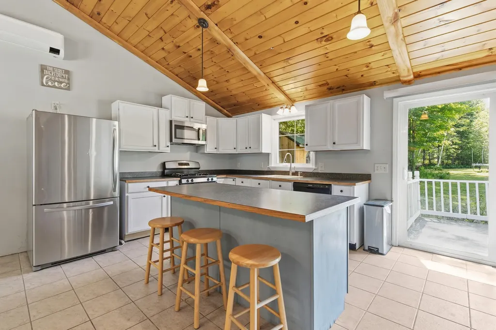 106 Fernald Road Poland ME 04274