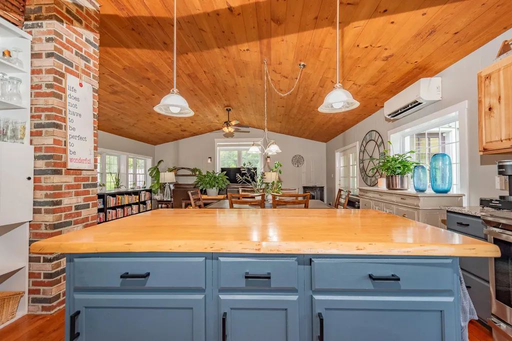 154 Merrills Mills Road Dover-foxcroft ME 04426