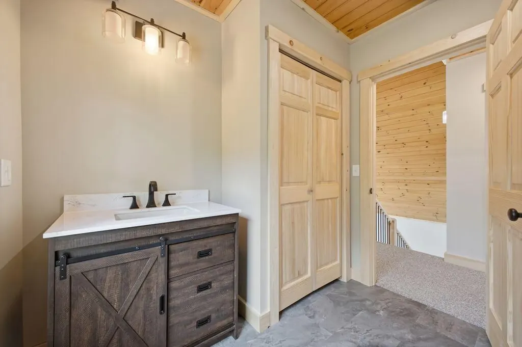 142 West Summit Road Woodstock ME 04219