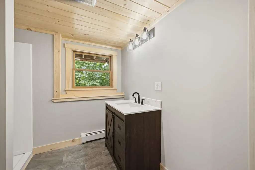 142 West Summit Road Woodstock ME 04219