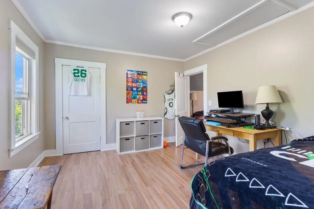 31 Dill Street Lewiston ME 04240