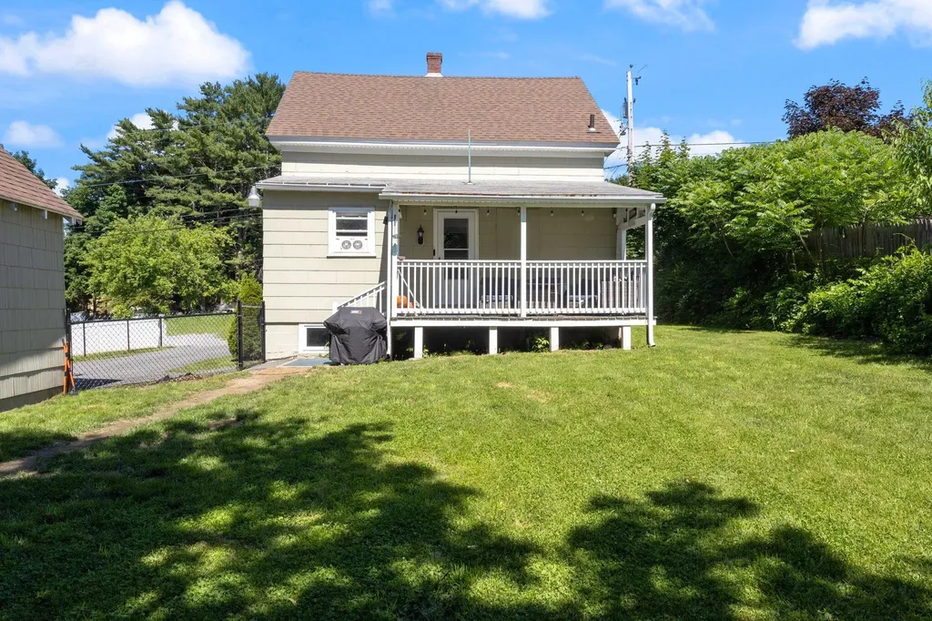 31 Dill Street Lewiston ME 04240