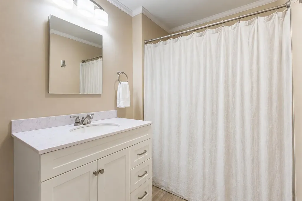 31 Dill Street Lewiston ME 04240