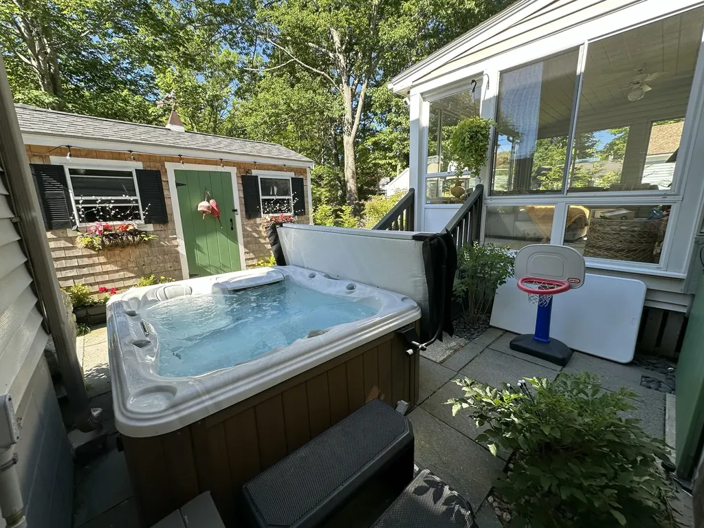 10 Highland Avenue Ogunquit ME 03907