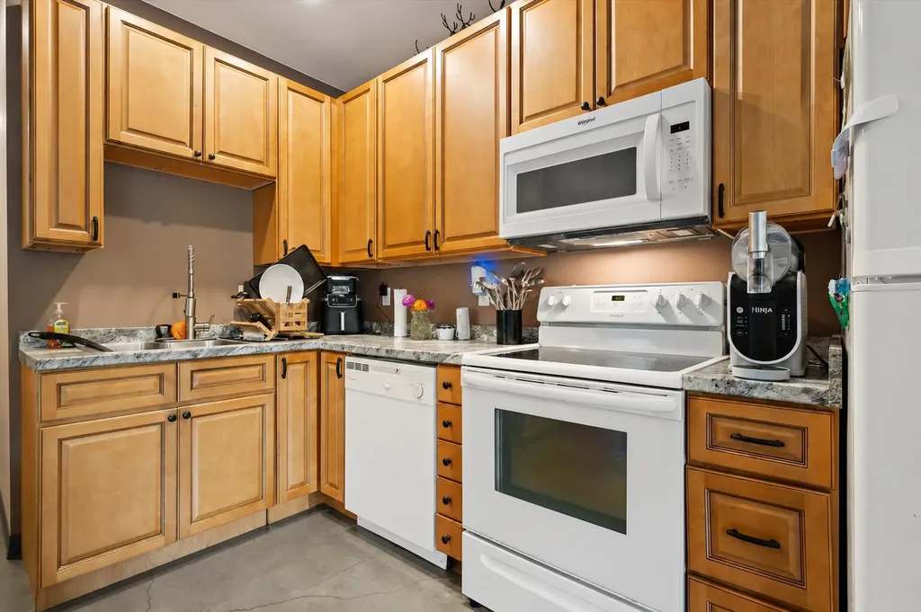 372 Old County Road Hampden ME 04444