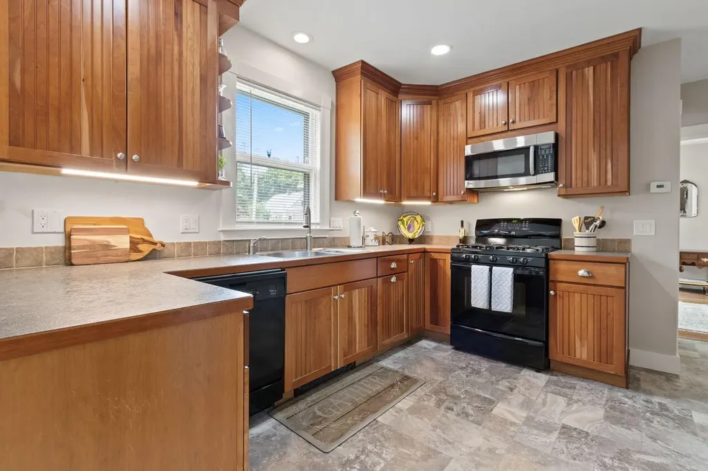 14 Holly Street Portland ME 04103