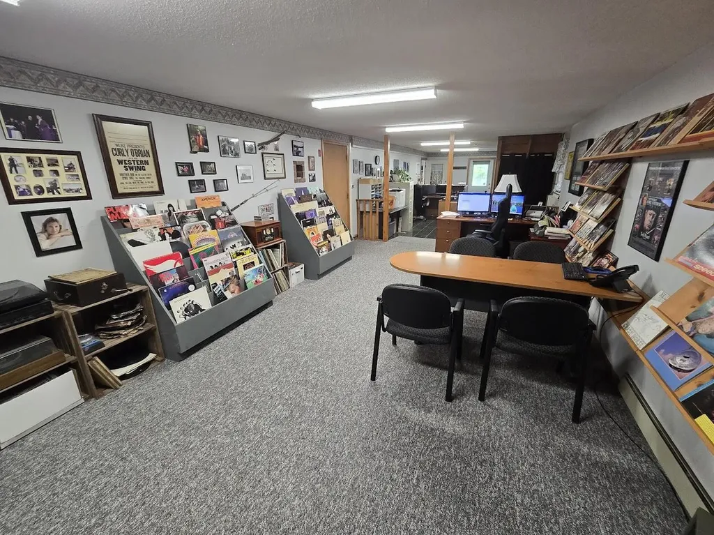 15 Phillips Road Glenburn ME 04401