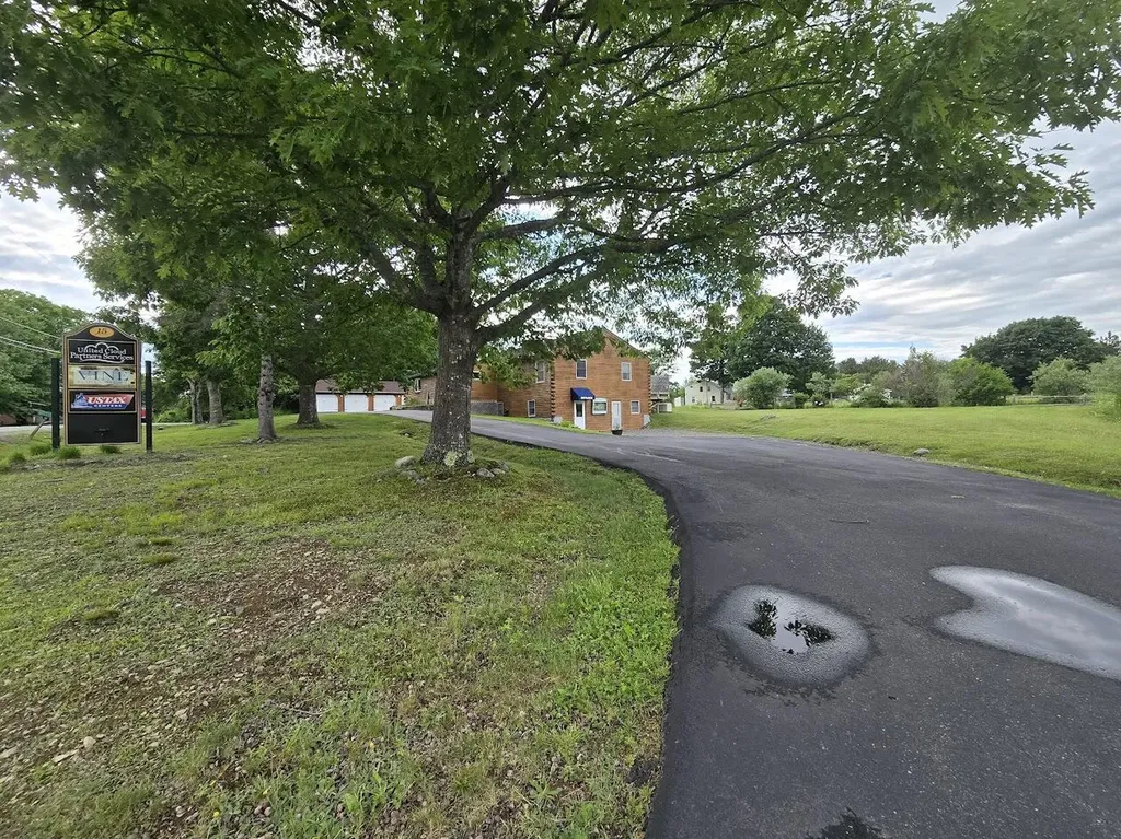 15 Phillips Road Glenburn ME 04401