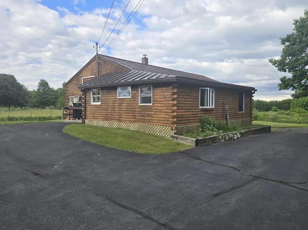 15 Phillips Road Glenburn ME 04401