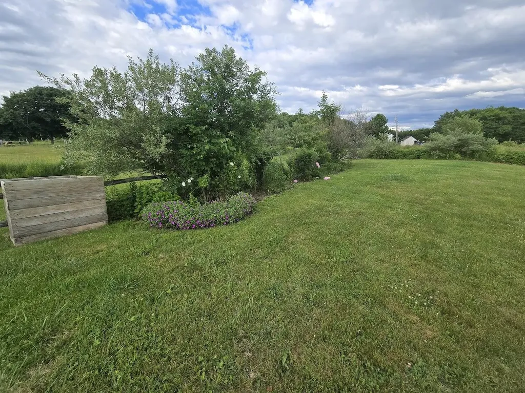 15 Phillips Road Glenburn ME 04401