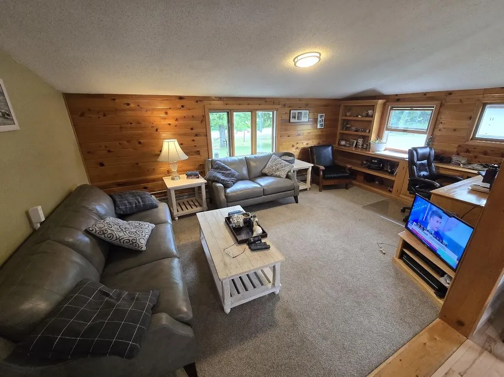 15 Phillips Road Glenburn ME 04401