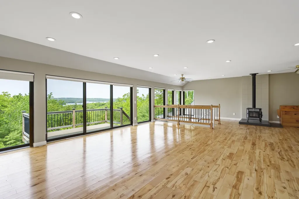 26 Squiers Alley Nobleboro ME 04555