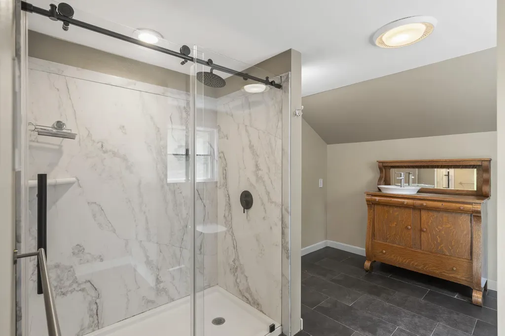 26 Squiers Alley Nobleboro ME 04555