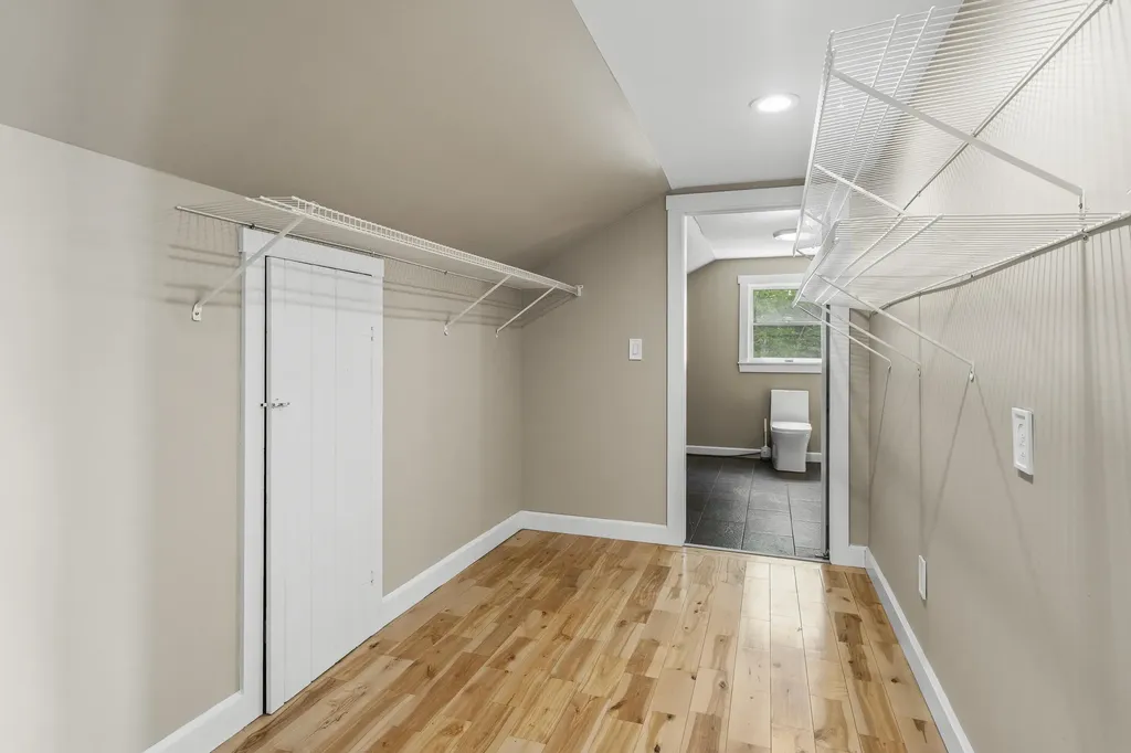 26 Squiers Alley Nobleboro ME 04555