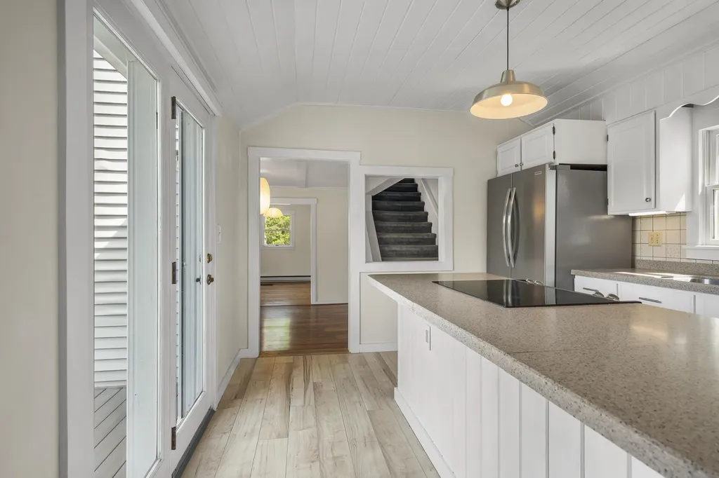 26 Squiers Alley Nobleboro ME 04555