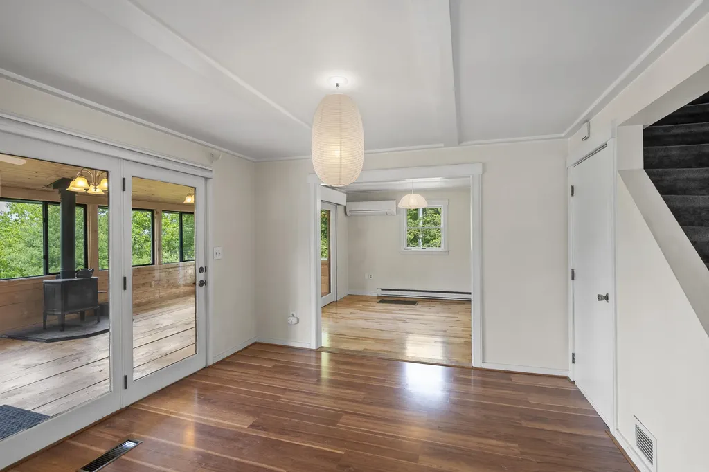 26 Squiers Alley Nobleboro ME 04555