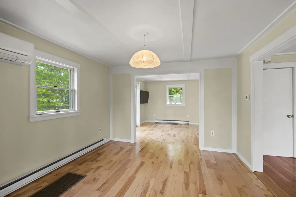 26 Squiers Alley Nobleboro ME 04555