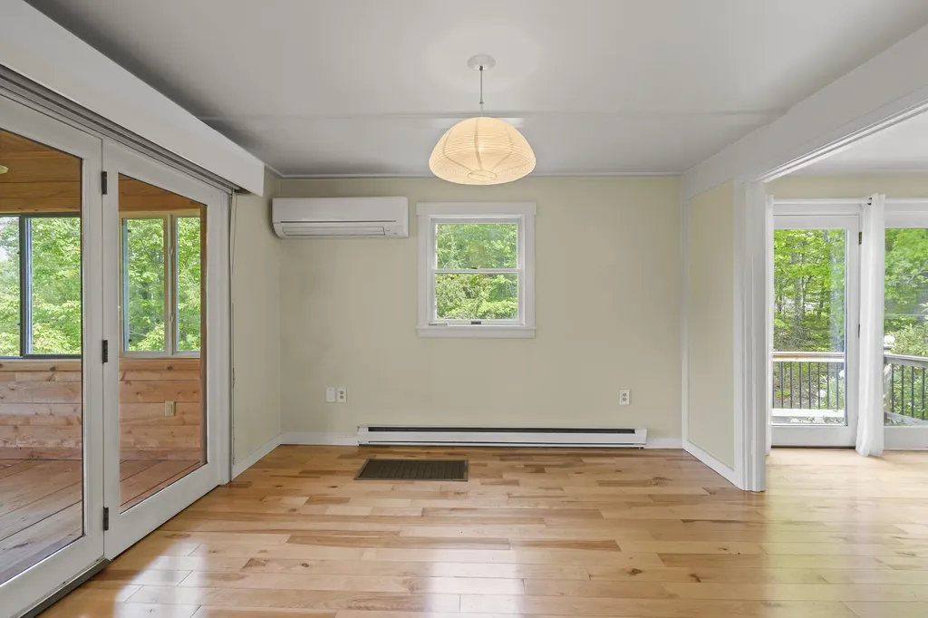 26 Squiers Alley Nobleboro ME 04555